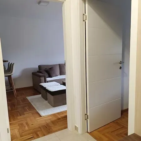 Stan Na Dan - Istocno Sarajevo - Lukavica דירה *